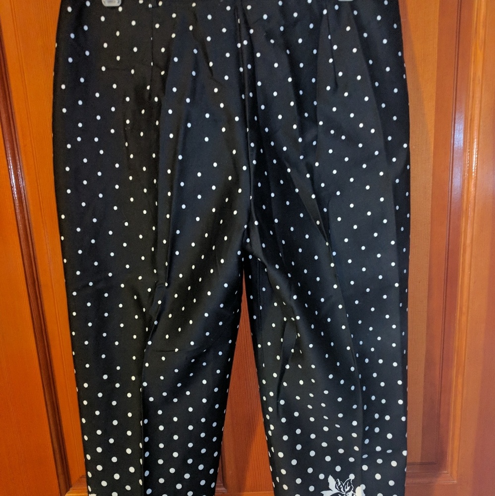 Ladies Fall Capris